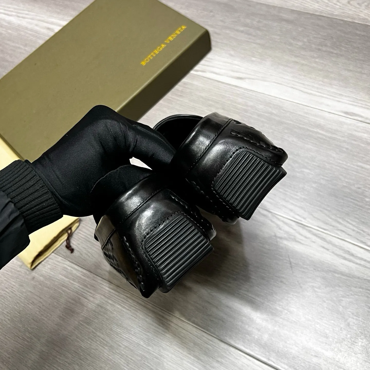 Factory price 480 BV 〰️Purely handmade classic men's beanie shoes👉👉driving shoes, slip-on shoes, made of imported cowhide from Italy, 💕water-dyed cowhide lining, 🔊original outsole, waterproof platform design, comfortable on the feet. Good choice for traveling and driving, single color available, code number: 38-44, (45 can be customized)